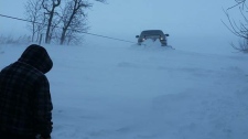 눈폭풍으로 위니펙호에서 얼음낚시 중 고립된 20 여명 안전하게 구출