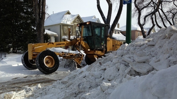 겨울 폭풍 이후 제설노선들(snow routes)로 지정된 도로들에서 주차 금지 시간을 연장해