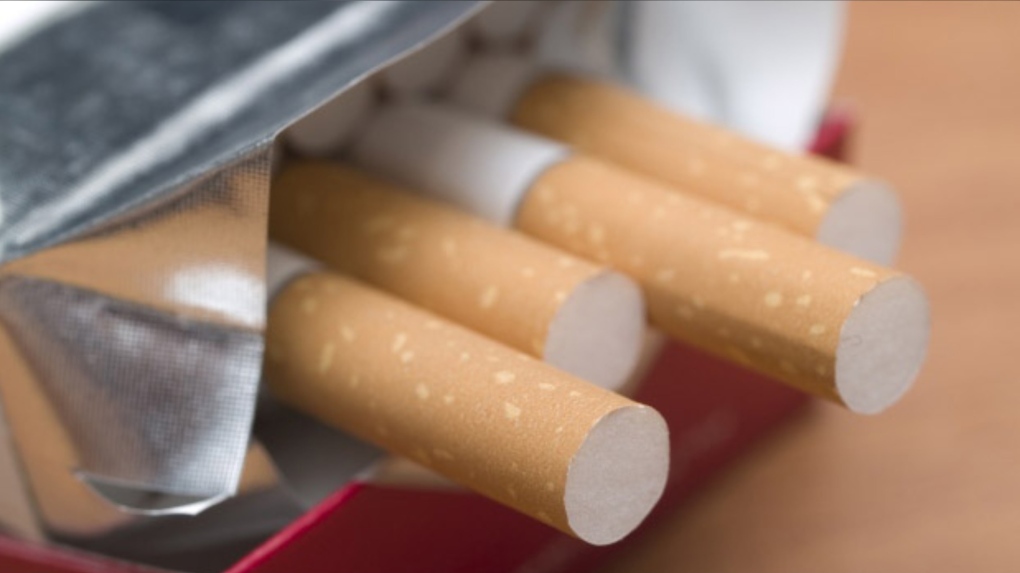 매니토바 주정부는 위니펙 상점들에서 80만 개 이상의 밀수품 담배들을 압수해