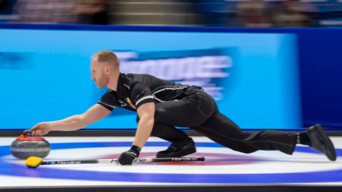 Team Jacobs skip Brad Jacobs throws against Team Horgan during Draw 18 of the 2021 Canadian Olympic curling trials in Saskatoon, Friday, Nov. 26, 2021.
LIAM RICHARDS/THE CANADIAN PRESS