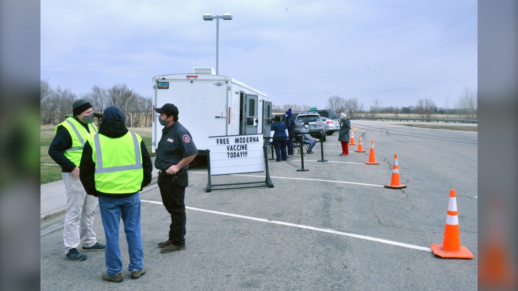 Manitoba truck drivers wait to receive a dose of the COVID-19 vaccine at The Northbound Alexander Henry Rest Area near Drayton, North Dakota. (Image source: North Dakota Department of Transportation)