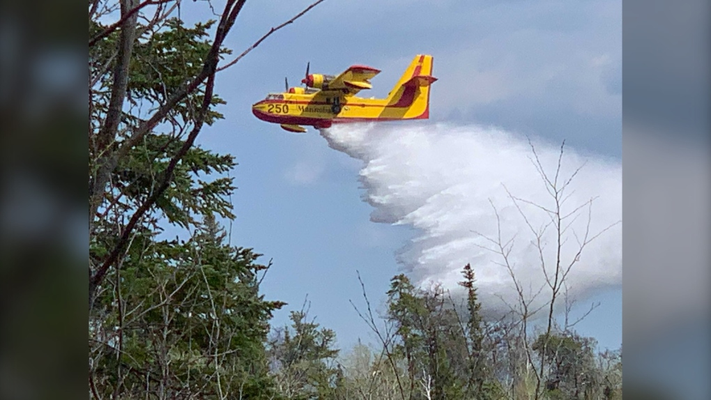 매니토바 주정부는 화재진압 비행기 개량에 160만 달러를 지원
