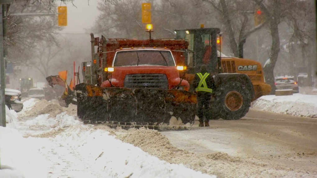 Snow clearing operations underway on Henderson Highway, Jan. 18 (Scott Anderson, CTV News)