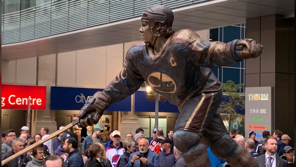 The statue was sculpted by Erik Blome, who also sculpted statues of Wayne Gretzky and Michael Jordan. (Source: Gary Robson, CTV News Winnipeg)