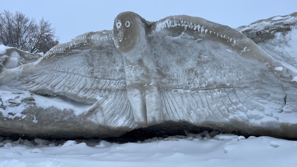 Ice carving drawing eyes on Winnipeg Seaside