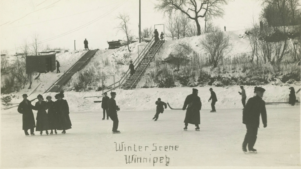 위니펙의 얼어붙은 강에서 겨울의 즐거움은 오랜 전통이라고 기록 사진들은 보여줘