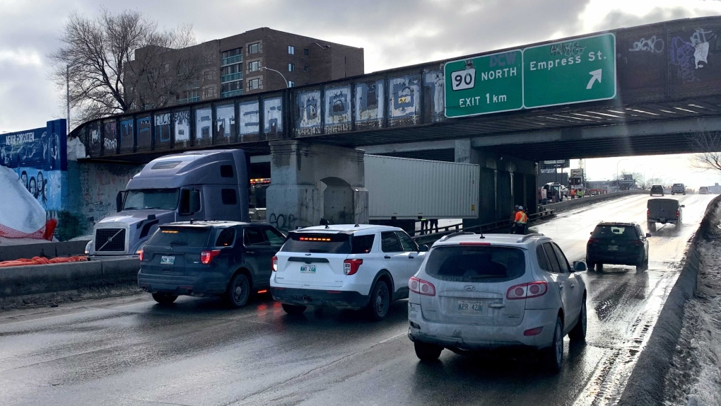 https://winnipeg.ctvnews.ca/content/dam/ctvnews/en/images/2022/3/18/truck-stuck-1-5824837-1647612433053.jpg