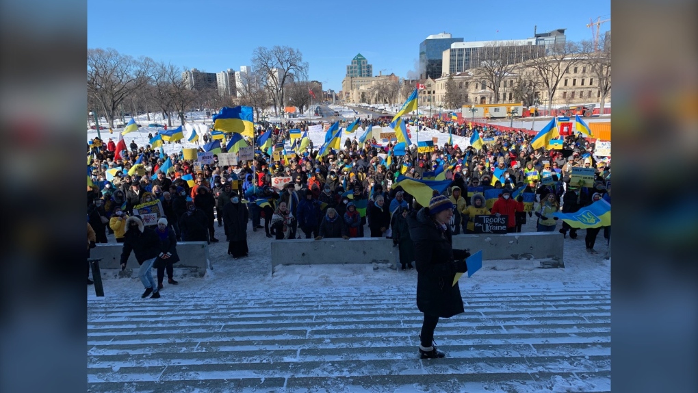 위니펙 시민들은 우크라이나 지지를 하는 집회를 2주 연속해