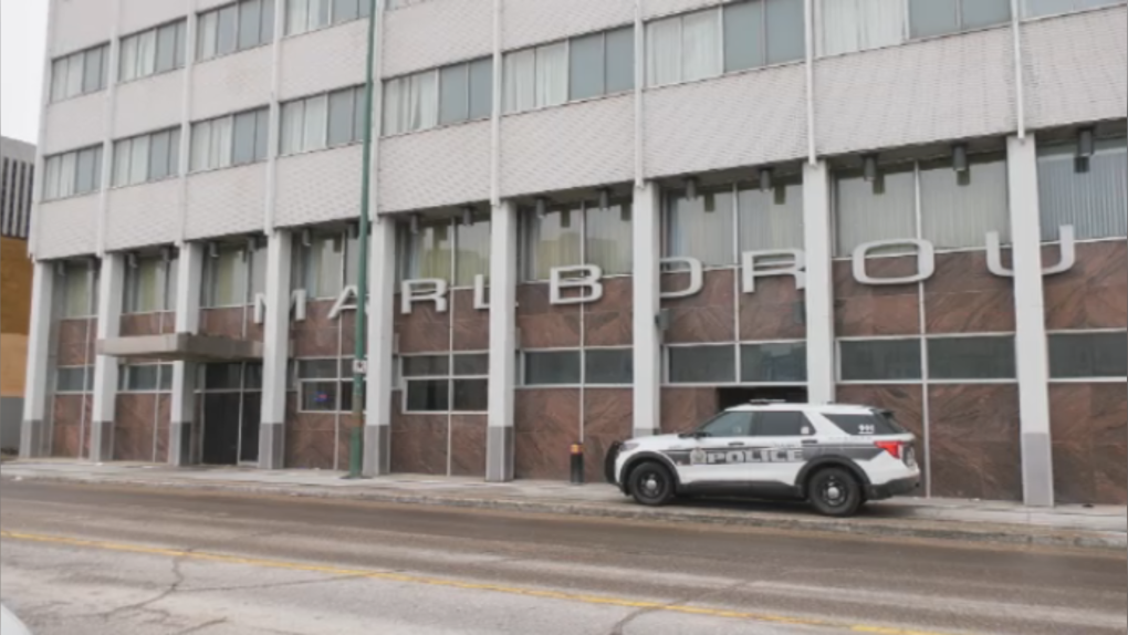 Winnipeg police are investigating after a man was found injured at a hotel and later died from his injuries. May 1, 2022. (Source: Daniel Timmerman/CTV News)