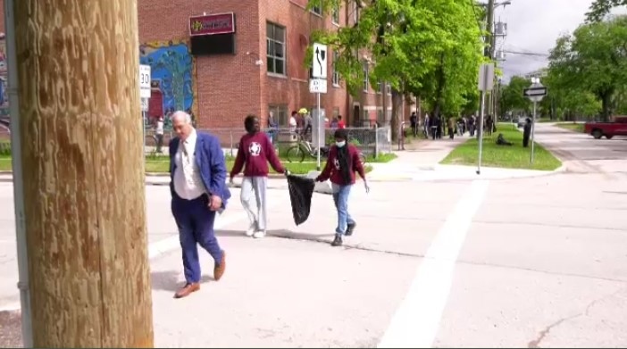 Students Clean Up Downtown Winnipeg